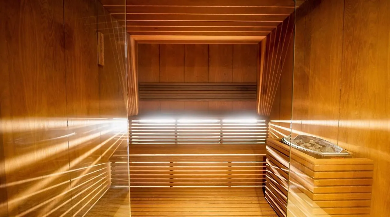 Les Clarines D'Or,Villa Avec Piscine,Jacuzzi Et Sauna , Aux Pieds Des Pistes De Ski , Pour 12 Personnes Courchevel France
