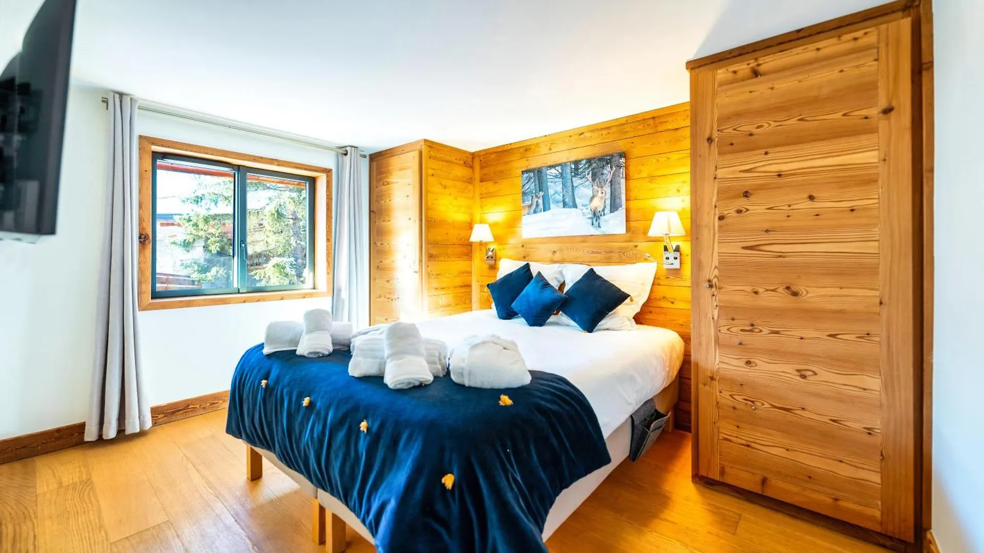 Chalet Les Clarines D'Or,Villa Avec Piscine,Jacuzzi Et Sauna , Aux Pieds Des Pistes De Ski , Pour 12 Personnes Courchevel