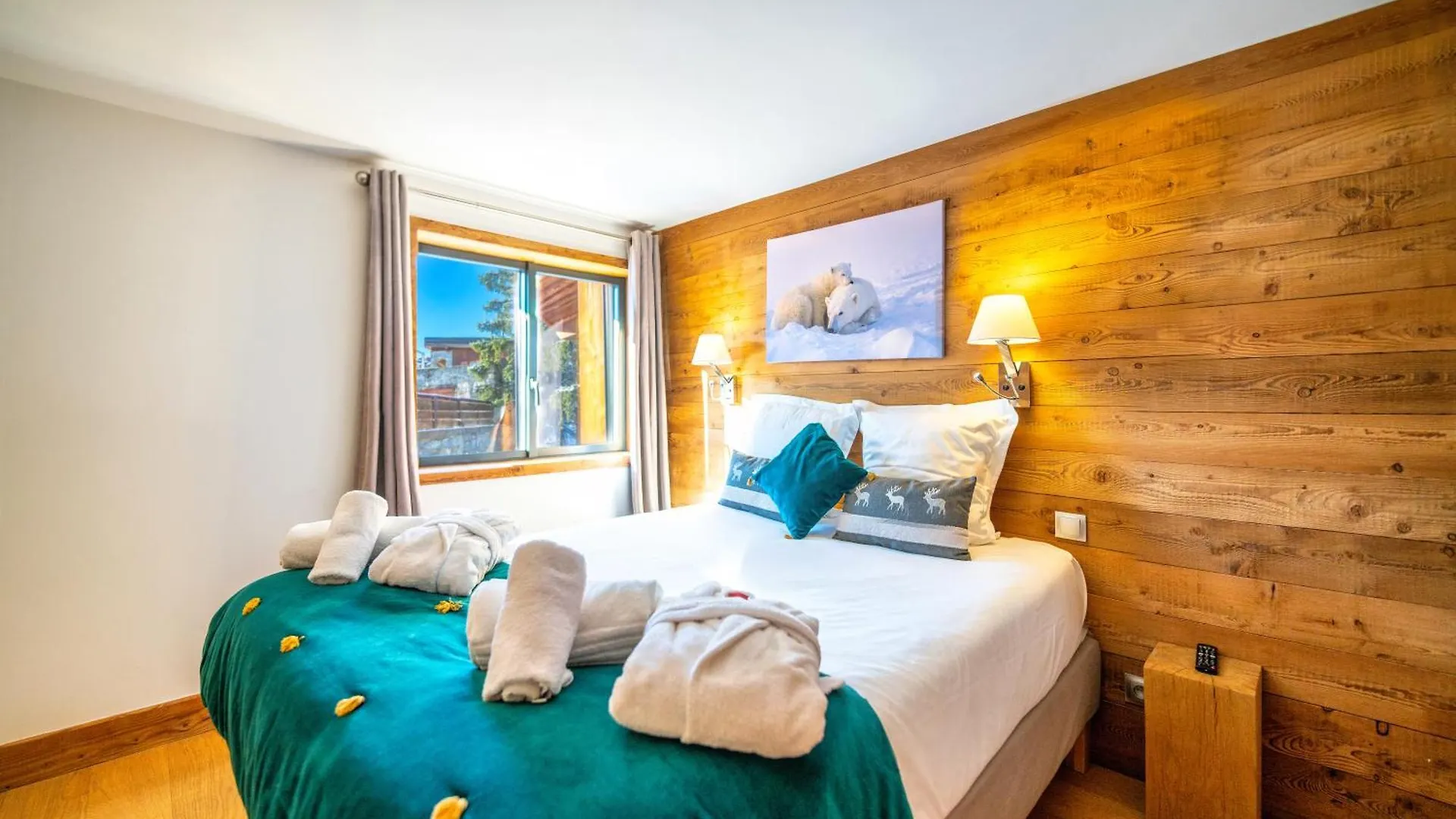Les Clarines D'Or,Villa Avec Piscine,Jacuzzi Et Sauna , Aux Pieds Des Pistes De Ski , Pour 12 Personnes Courchevel 0*,