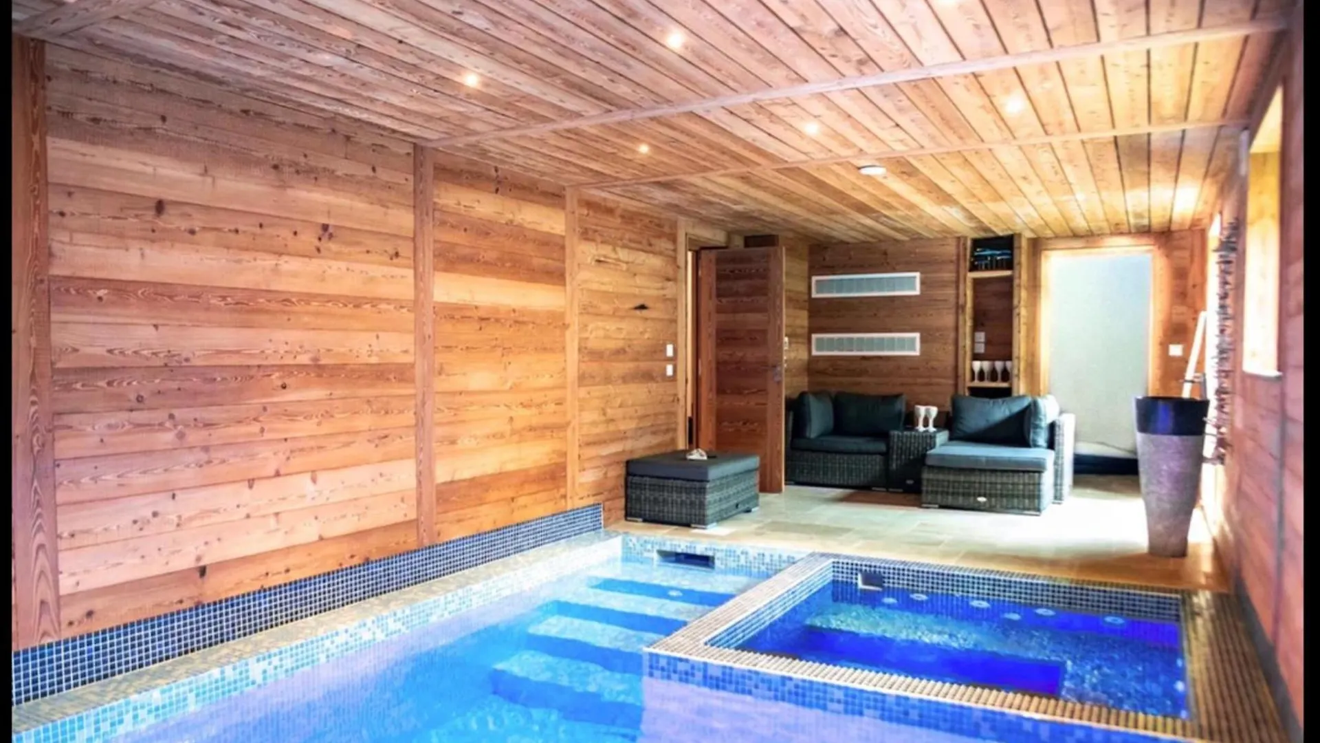 Les Clarines D'Or,Villa Avec Piscine,Jacuzzi Et Sauna , Aux Pieds Des Pistes De Ski , Pour 12 Personnes Courchevel 0*,
